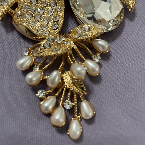 Pearl flower brooch pin - Picture 3 of 4